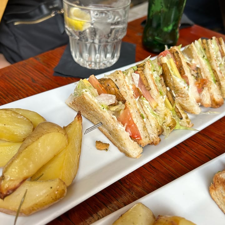 photo of Pigato Milano | Clubhouse Sandwich and Fine Drinks Veggy shared by @emmearn on  23 Jun 2023 - review