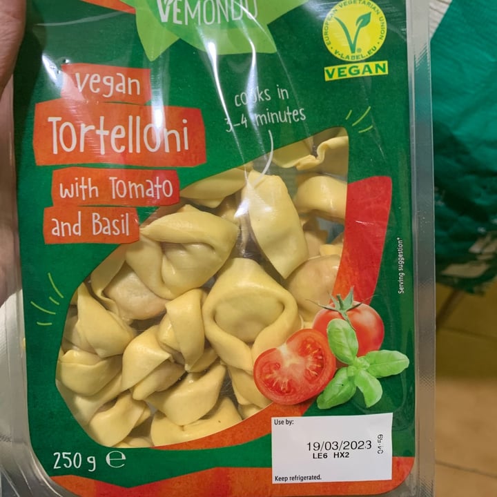 photo of Vemondo Tortelloni con pomodoro e basilico shared by @coloratantonella on  01 Mar 2023 - review