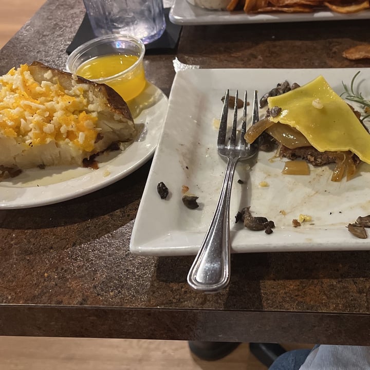 photo of Blondie's Food & Spirits impossible “chopped steak” shared by @annaliesemae on  26 Dec 2022 - review