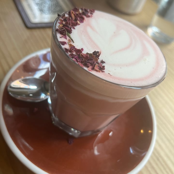 photo of Frutas Prohibidas Red Velvet latte shared by @lauraynico on  03 Jun 2023 - review