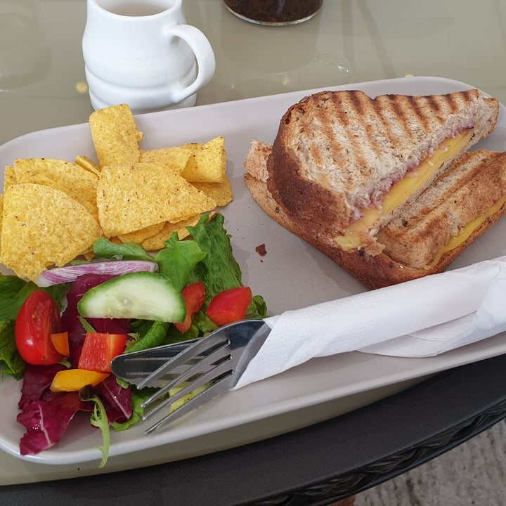 photo of Bag and Bean Vegan Cheese and Cranberry Toastie shared by @sophgnome on  14 Jan 2023 - review