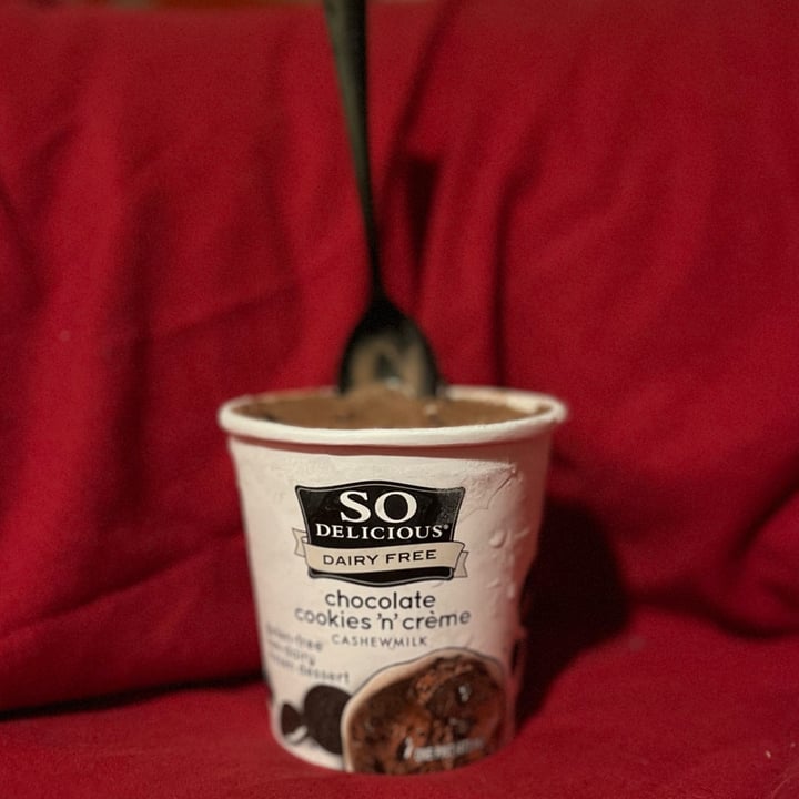 photo of So Delicious Dairy Free Chocolate Cookies N' Cream Cashewmilk Frozen Dessert shared by @ksvegan17 on  08 Jun 2023 - review