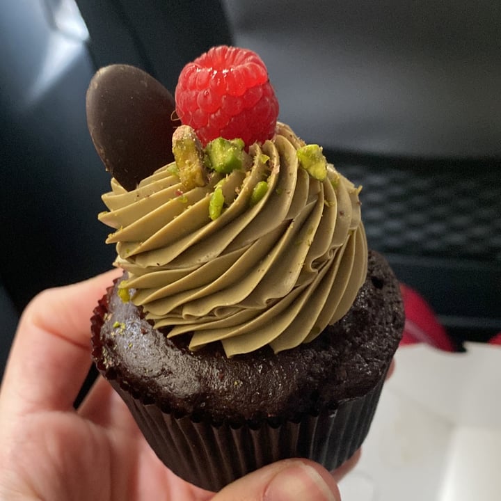photo of Tauer Bakery Cupcake shared by @elelexx on  10 Jan 2023 - review