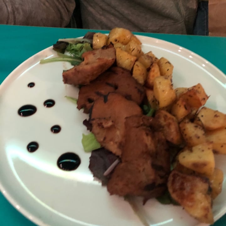 photo of Cavoli Nostri assolo di seitan shared by @liatraballero on  23 Mar 2023 - review