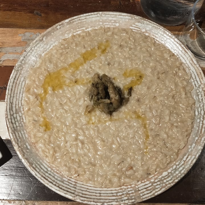 photo of L'Orto già Salsamentario - Vegan & raw food risotto con crema di carciofi e nido di carciofi shared by @alessandragalli85 on  07 Mar 2023 - review