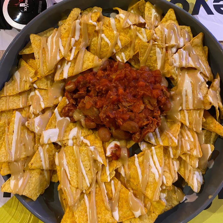 photo of Impact Food nachos con chili e salse shared by @giuliaghil on  07 Feb 2023 - review