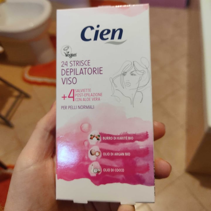 photo of Cien Strisce depilatorie viso shared by @marydrago3 on  31 Jan 2023 - review