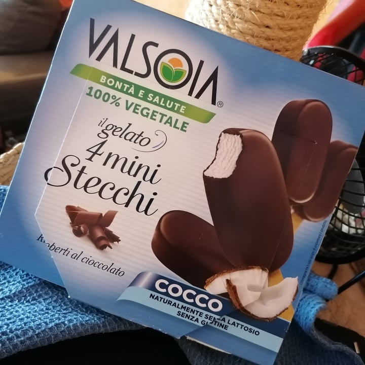 photo of Valsoia 4 mini stecchi al cocco shared by @alevale on  20 Jun 2023 - review