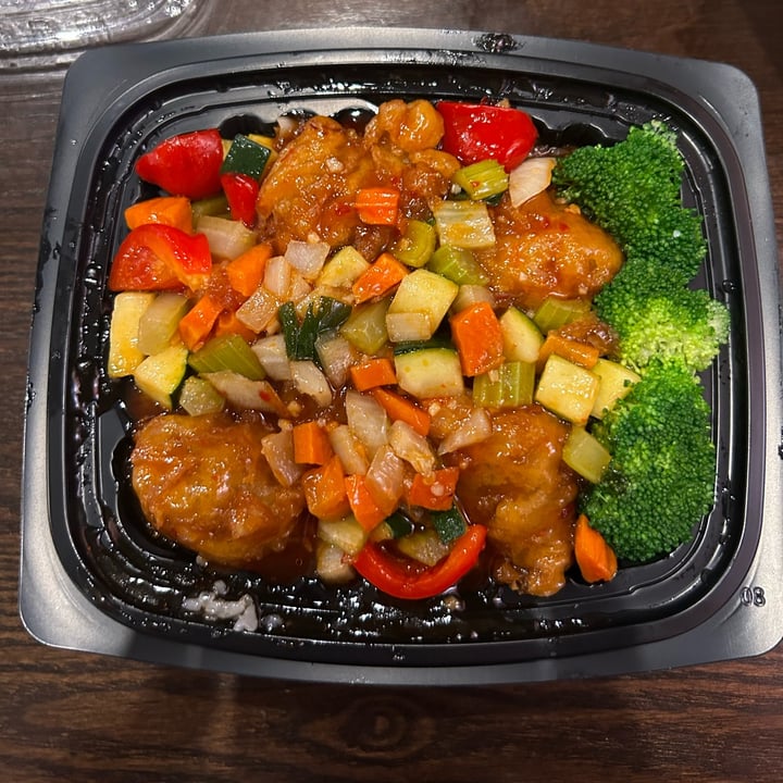 photo of V Revolution General Tsao’s Chik’n shared by @nathlena19 on  07 May 2023 - review