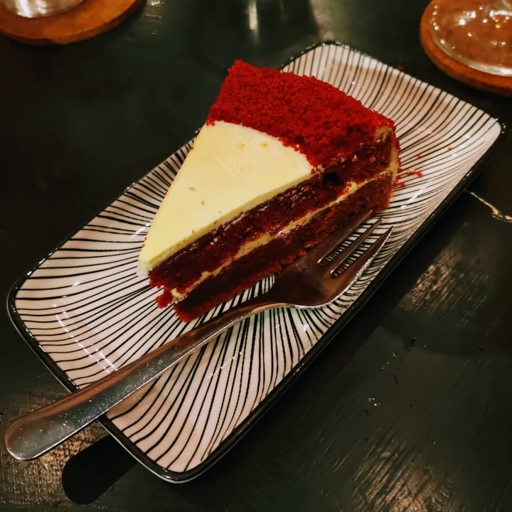 photo of The Hungry Tapir Red Velvet Cake shared by @stevenneoh on  21 Feb 2023 - review