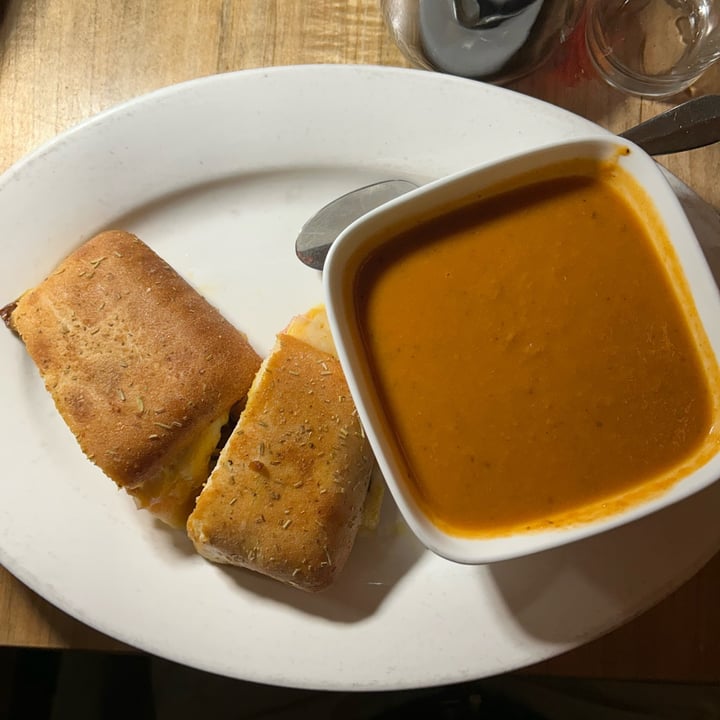 photo of Blossom Grilled cheese & tomato bisque shared by @andrea76 on  27 Apr 2023 - review