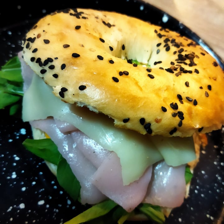 photo of Mönt take away Bagel De Jamón Y Queso shared by @fabuchi on  07 Feb 2023 - review