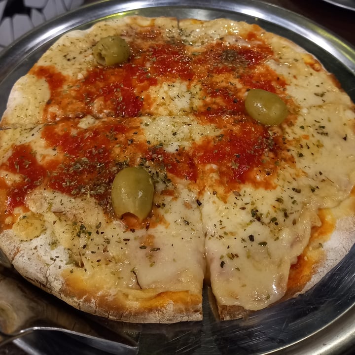 photo of Pizzeria La Guitarrita | Caballito Pizza Not Muzza shared by @maiagavranic on  19 May 2023 - review