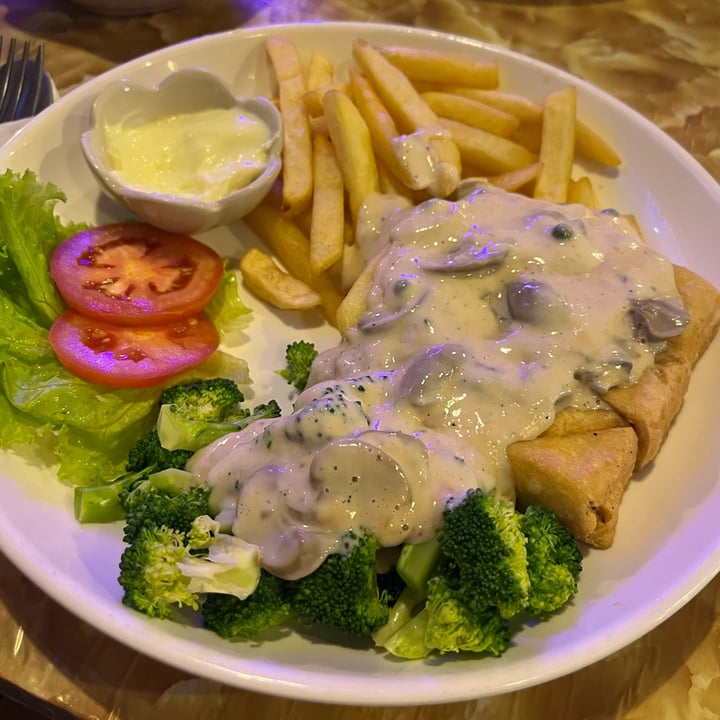 photo of Dow Restaurant Tofu steak with mushroom shared by @devon0 on  17 Jan 2023 - review