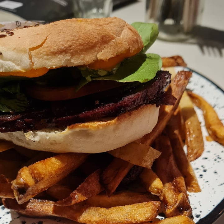 photo of Wara espacio saludable Sandwich De Seitan Con Papas shared by @cembogonzalo on  10 Jun 2023 - review