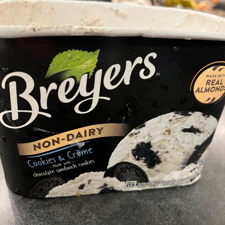 photo of Breyers Non-Dairy Cookies & Crème shared by @veganmika on  19 Dec 2022 - review