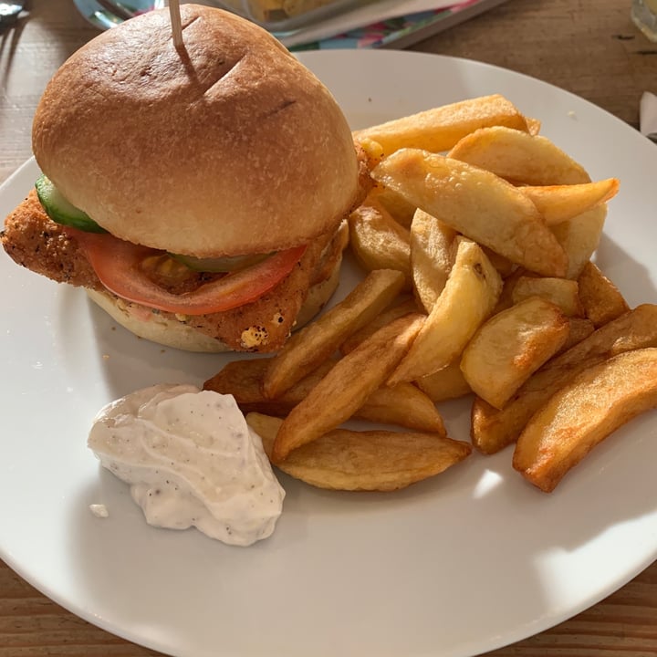 photo of The Judgy Vegan café & bar Cheese burger shared by @aroleia on  22 Jan 2023 - review