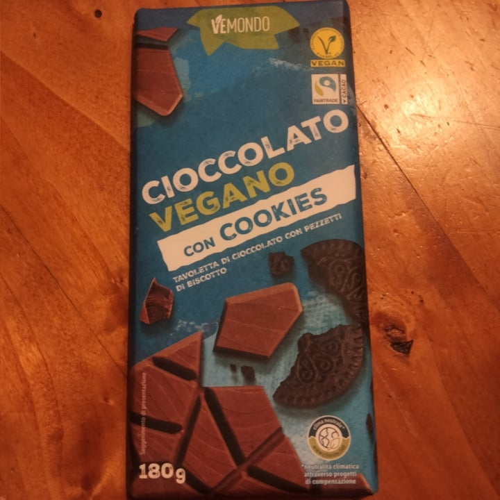 photo of Vemondo Cioccolato vegano con cookies shared by @paopi on  30 Jan 2023 - review
