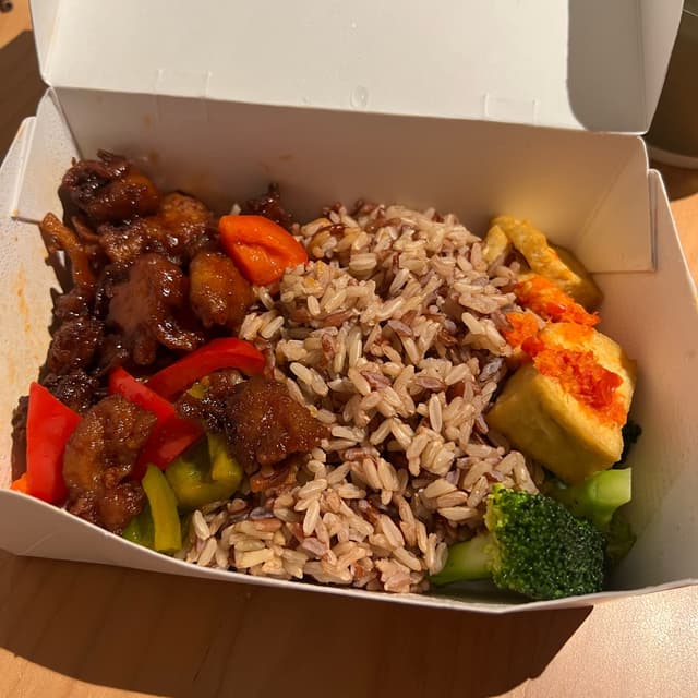 Stir Fry Gu Lou Yok With Capsicum Brown Rice Set at GreenDot Westgate ...