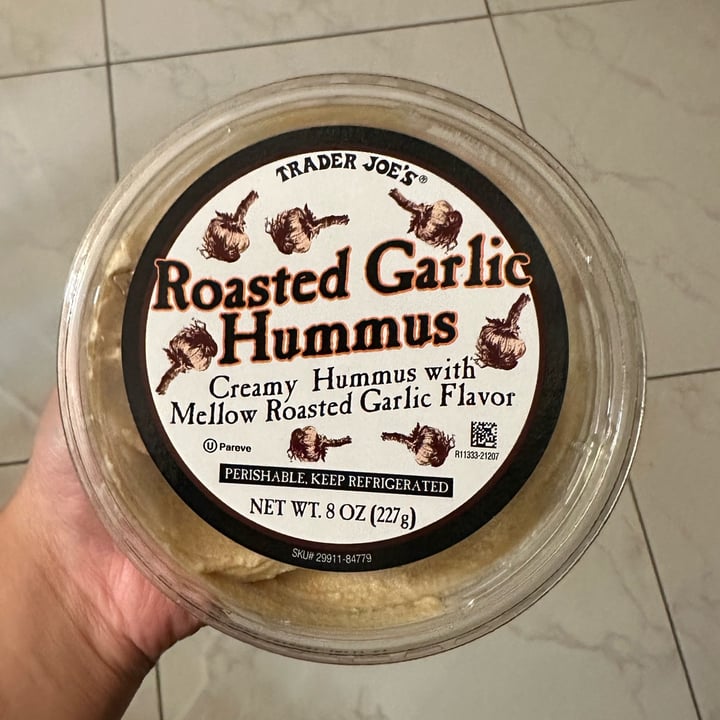 photo of Trader Joe's Roasted Garlic Hummus shared by @merylg4v on  27 Jul 2023 - review