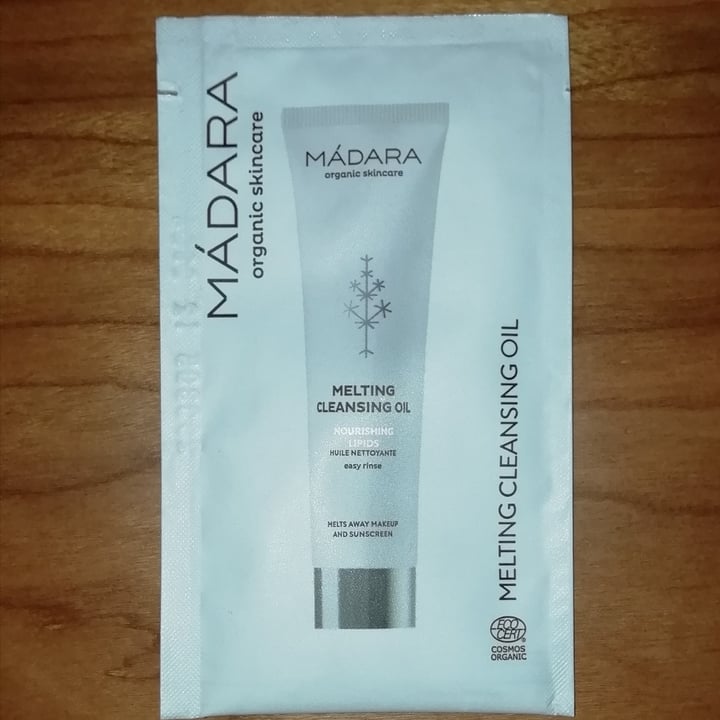photo of Mádara Organic Skincare Melting Cleanising Oil shared by @miocillo0 on  23 Jun 2023 - review