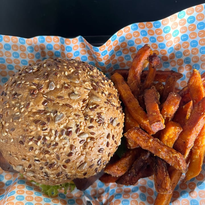 photo of The Fussy Vegan Smokey Jalapeño Burger shared by @melveegan on  23 Jul 2023 - review