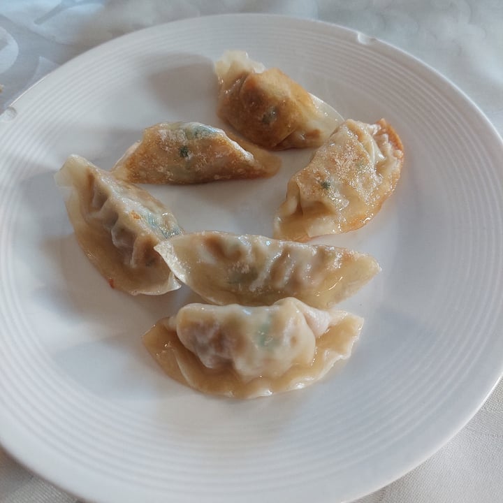 photo of itsu Vegetable Fusion Gyoza shared by @frendssnotfood on  10 Apr 2023 - review