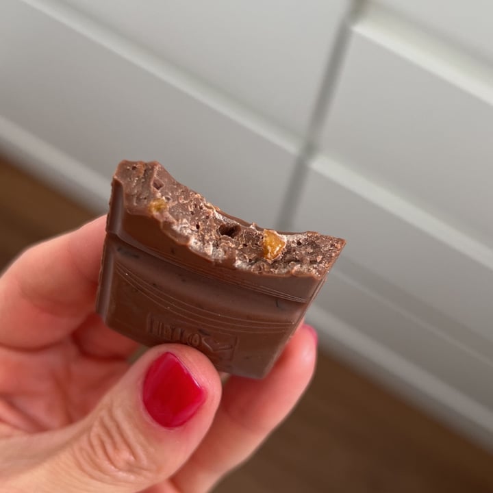 photo of Lindt chocolate vegano caramelo salgado shared by @georginamustafa on  12 Apr 2023 - review