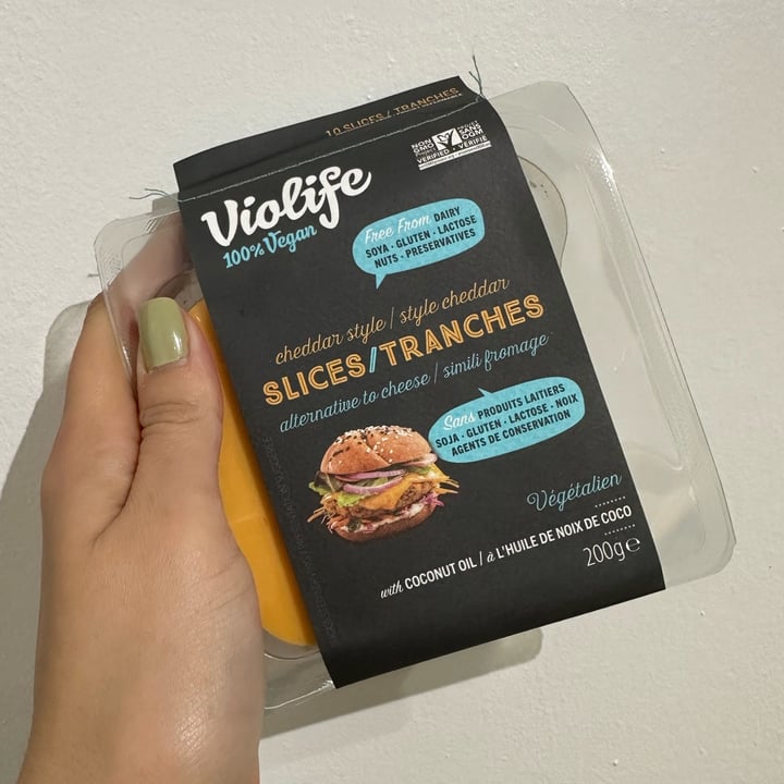 photo of Violife Mature Cheddar Slices shared by @nanepessoa on  16 May 2023 - review