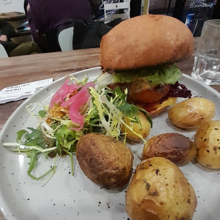 photo of Aujourd'hui Demain Cheesy Chiky Burger shared by @alice50 on  20 Jan 2023 - review