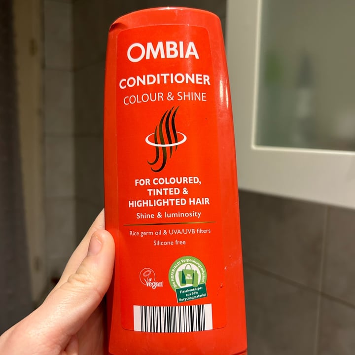 photo of Ombia Balsamo Colour & Shine shared by @rebecvz on  13 Jan 2023 - review