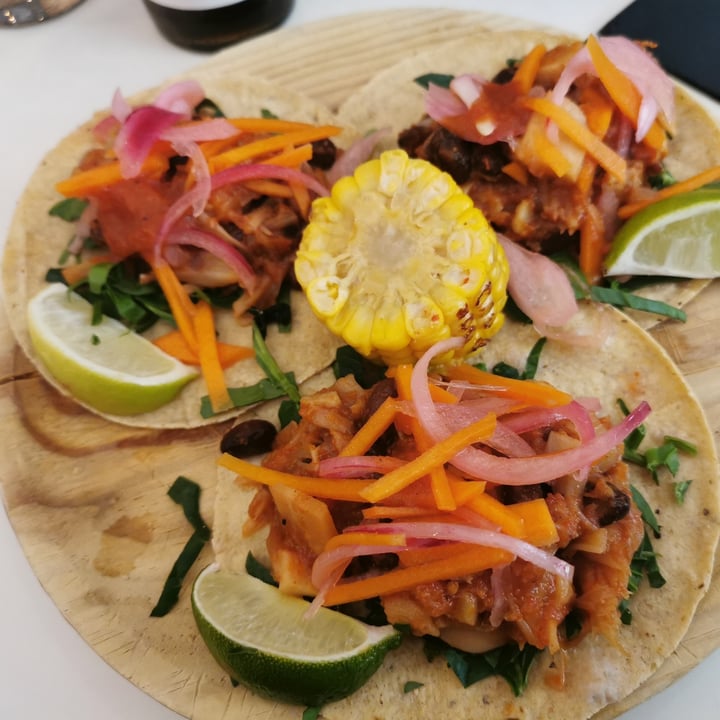 photo of La Oveja Negra taberna vegana. Tacos de jackfruit shared by @ddiaztar on  05 Feb 2023 - review