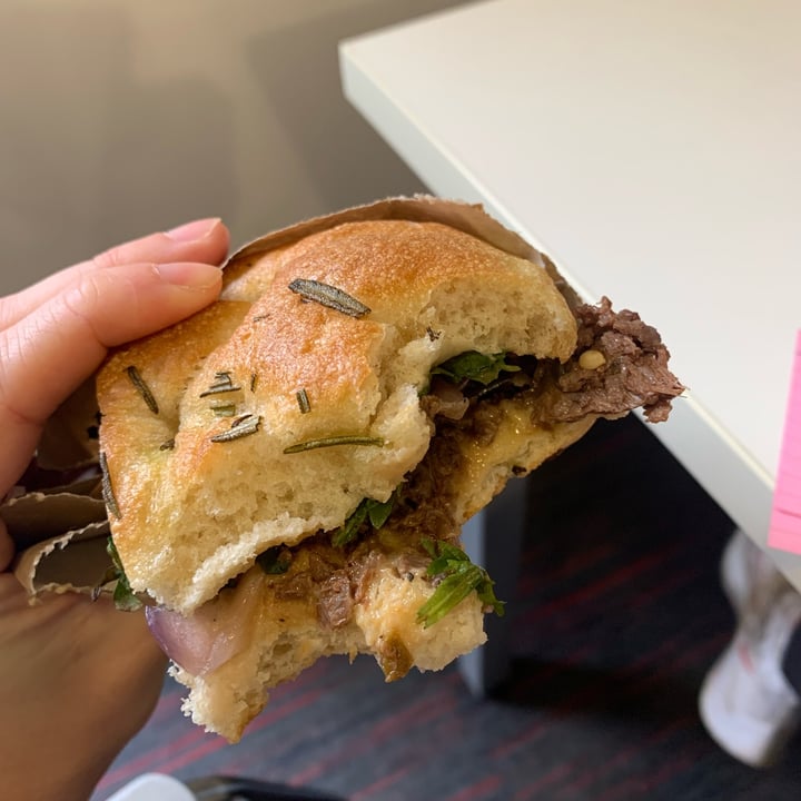 photo of Starbucks Coffee No’Beef and Onion Focaccia shared by @rebekahoutterside on  13 Jan 2023 - review