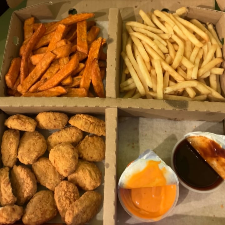 photo of Pizza Pizza Plant-Based Combo Box shared by @bugbiro on  27 Dec 2022 - review
