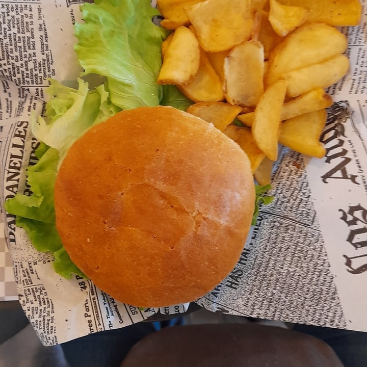 photo of Walle's Burger Beyond Waggy shared by @lupogrigio on  11 May 2023 - review