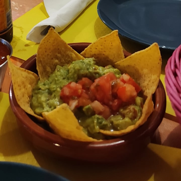 photo of La Cantina Mexicana Guacamole shared by @vegancandyland on  09 Apr 2023 - review
