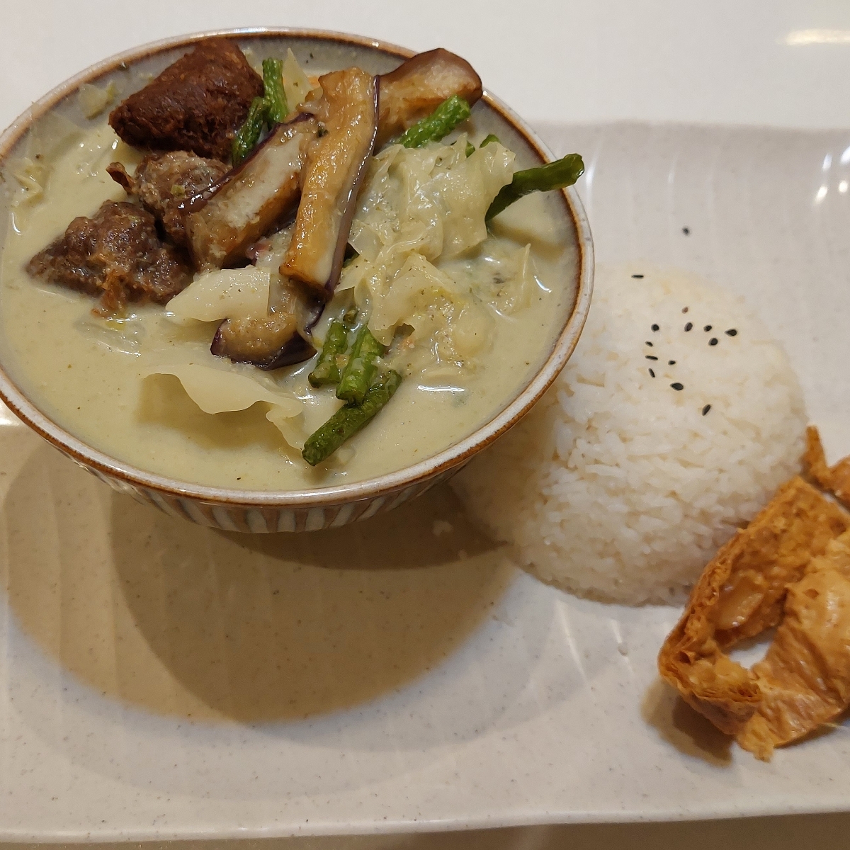 Green Curry Rice at Red Apple Veggie Café - Review by @sadkid08 | abillion