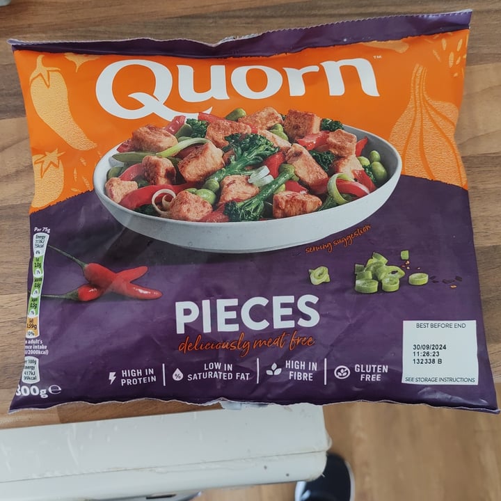 photo of Quorn Chicken style pieces shared by @shaykempinskipepperd on  26 Mar 2023 - review