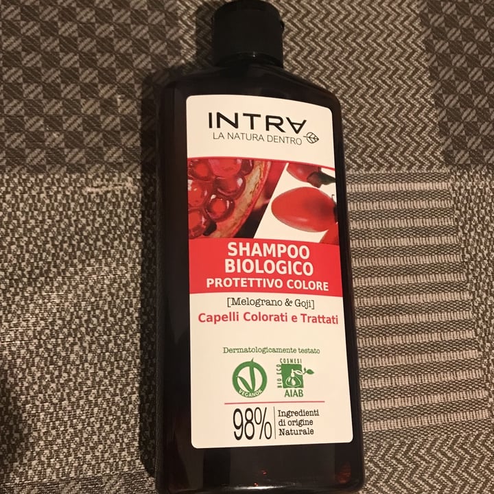 photo of Intra Natural Shampoo biologico protettivo colore- Melograno e Goji shared by @albamartina06 on  09 Feb 2023 - review