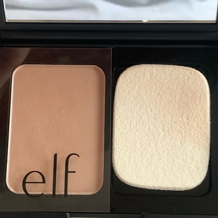 photo of e.l.f. Cosmetics Mattifying Powder Translucent shared by @tecitomj on  19 Mar 2023 - review