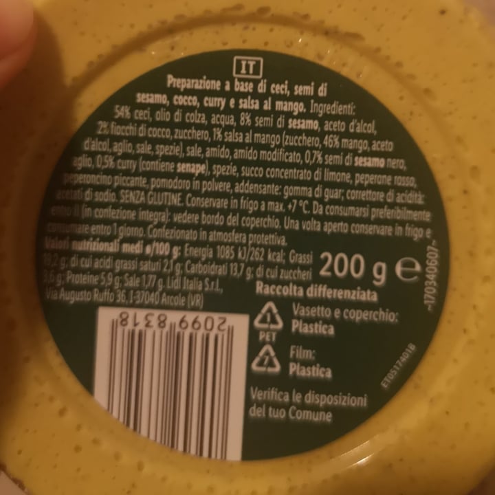 photo of Vemondo Hummus Al Curry shared by @aleveganfoodlover on  13 Feb 2023 - review