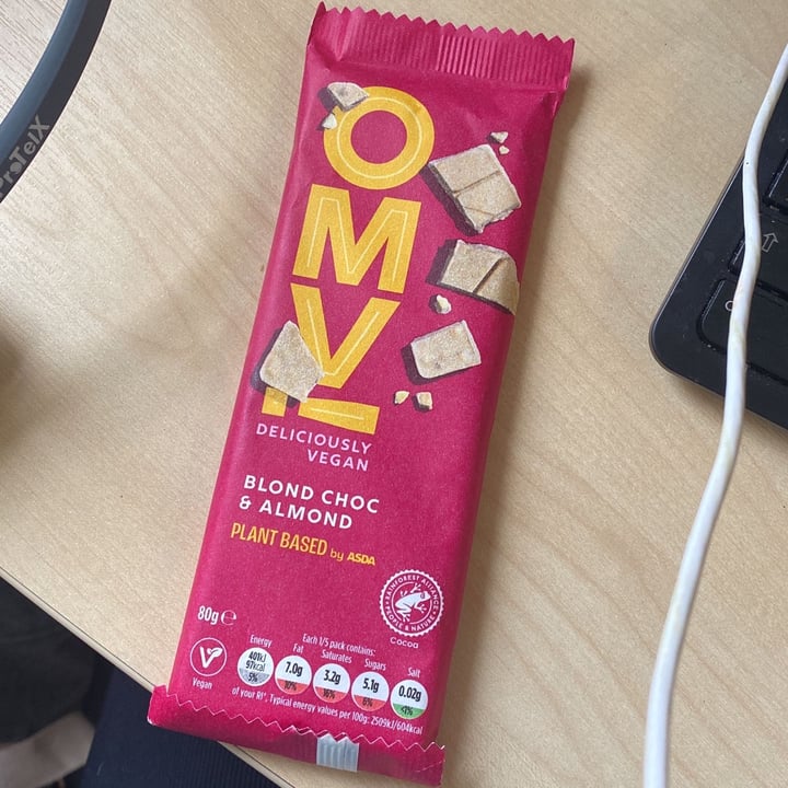 photo of OMV! blond choc & almond shared by @bekahfromearth on  22 Mar 2023 - review