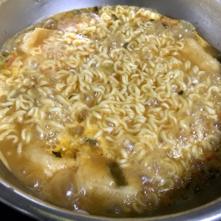 photo of NONGSHIM (농심) Kimchi Noodle Soup shared by @veganniran on  03 Apr 2023 - review