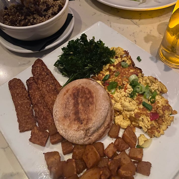 photo of Urban Vegan Kitchen Tofu Scramble Plate shared by @tormento-ac on  05 Apr 2023 - review
