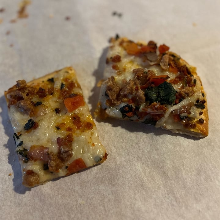photo of Daiya Plant Based Chick’n Smoked Bac’n & Ranch Style Flatbread shared by @ksvegan17 on  08 Apr 2023 - review