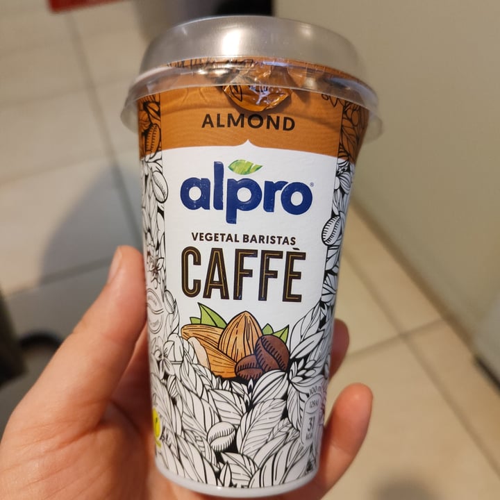 photo of Alpro Almond vegetal baristas caffé shared by @chiaraforlani on  28 Feb 2023 - review