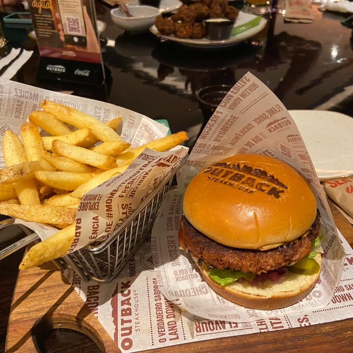 photo of Outback Aussie Plant Burger shared by @tatianaolira on  04 Feb 2023 - review