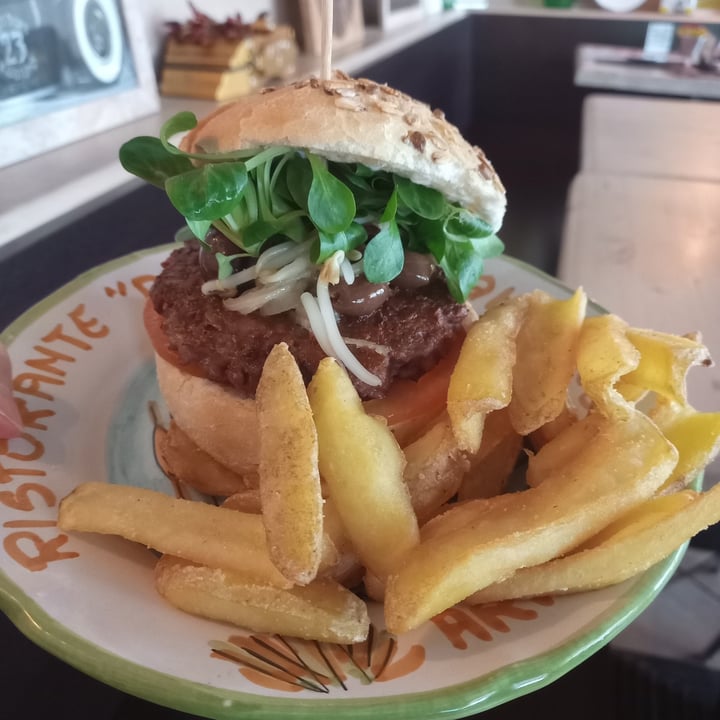 photo of Garage Pub Burger Queen shared by @iosonosoloio on  26 Feb 2023 - review