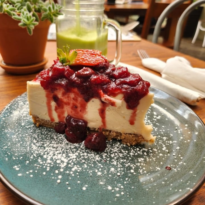 photo of Infinite Café Plant-Powered Kitchen Cheesecake shared by @sachthevegan on  17 Jan 2023 - review