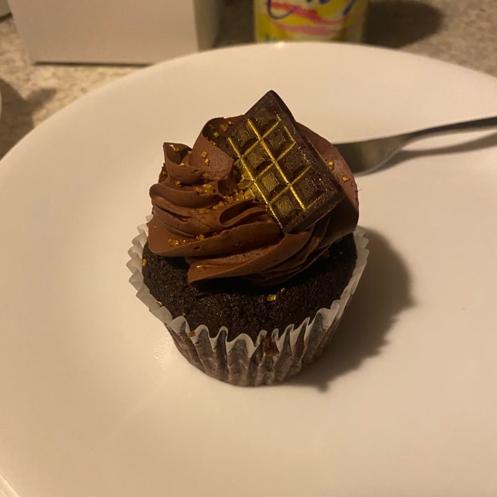 photo of Vegan East Valentine’s Day Cupcakes shared by @soylentglenn on  14 Feb 2023 - review